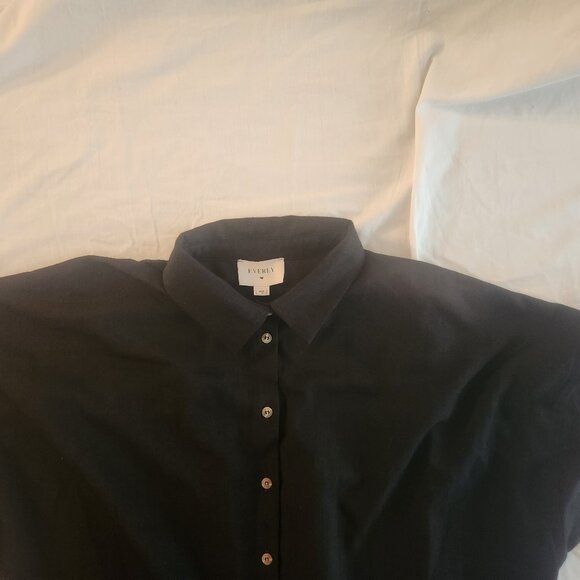 Everly Collared Button Down Top w/Ruffle Sleeves Size Large - Picture 4 of 12
